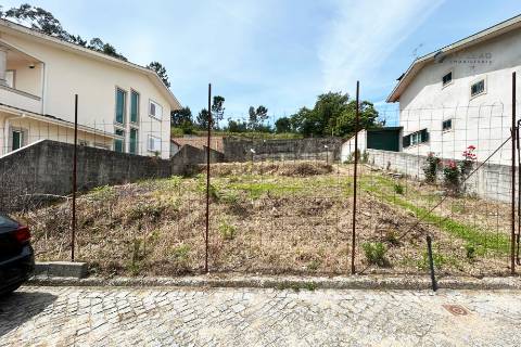 Terreno para Construção de Moradia de 4 Frentes em Fornelo - Vila do Conde