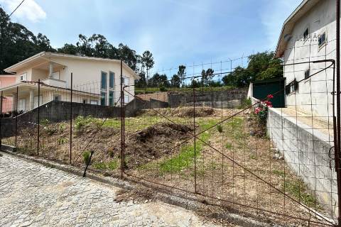 Terreno para Construção de Moradia de 4 Frentes em Fornelo - Vila do Conde