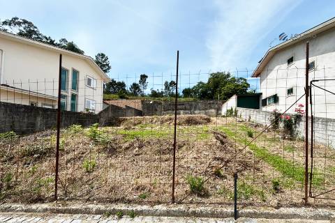 Terreno para Construção de Moradia de 4 Frentes em Fornelo - Vila do Conde