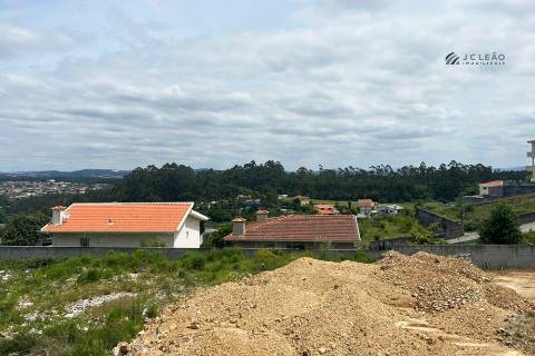 Terreno para Construção de Moradia de 4 Frentes em Fornelo - Vila do Conde