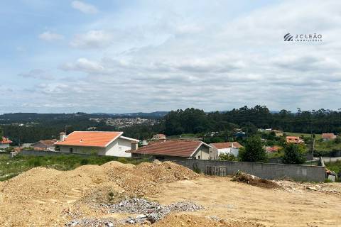 Terreno para Construção de Moradia de 4 Frentes em Fornelo - Vila do Conde