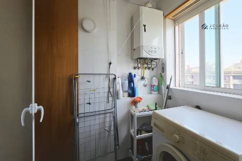 Apartamento T2 em Valongo com 3 Frentes e 2 Varandas