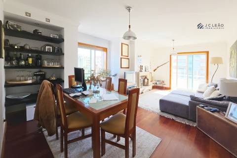 Apartamento T2 em Valongo com 3 Frentes e 2 Varandas