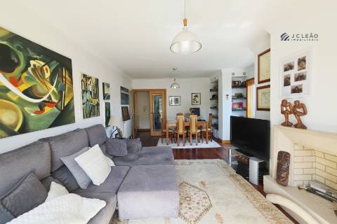 Apartamento T2 em Valongo com 3 Frentes e 2 Varandas