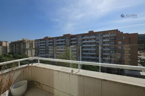 Apartamento T2 em Valongo com 3 Frentes e 2 Varandas