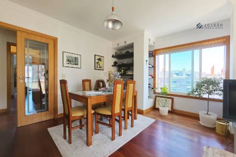 Apartamento T2 em Valongo com 3 Frentes e 2 Varandas