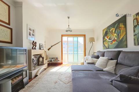 Apartamento T2 em Valongo com 3 Frentes e 2 Varandas