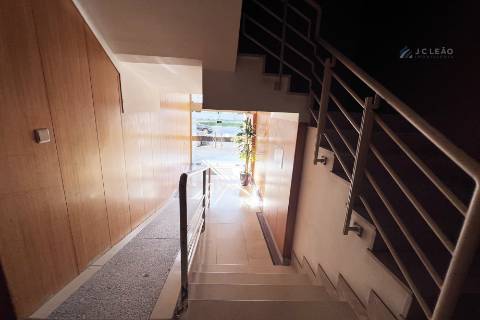 Apartamento T2 em Valongo com 3 Frentes e 2 Varandas