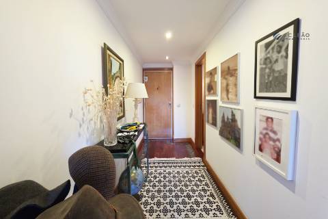 Apartamento T2 em Valongo com 3 Frentes e 2 Varandas