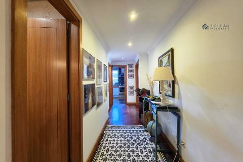 Apartamento T2 em Valongo com 3 Frentes e 2 Varandas