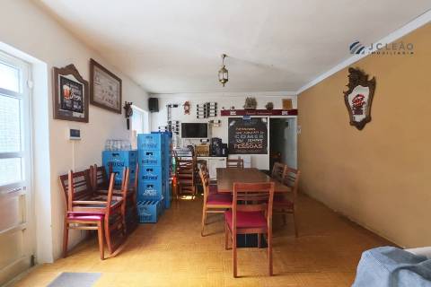 Restaurante em pleno funcionamento para trespasse no coração de Mindelo