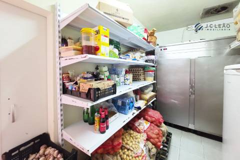 Restaurante em pleno funcionamento para trespasse no coração de Mindelo