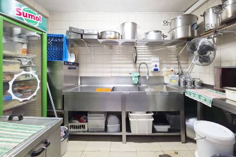 Restaurante em pleno funcionamento para trespasse no coração de Mindelo
