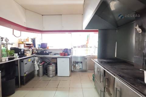 Restaurante em pleno funcionamento para trespasse no coração de Mindelo