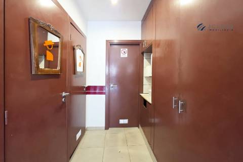 Restaurante em pleno funcionamento para trespasse no coração de Mindelo