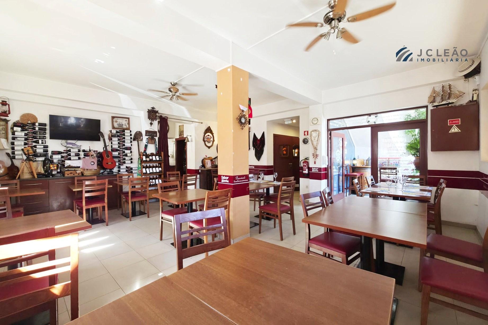 Restaurante em pleno funcionamento para trespasse no coração de Mindelo