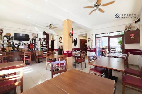 Restaurante em pleno funcionamento para trespasse no coração de Mindelo