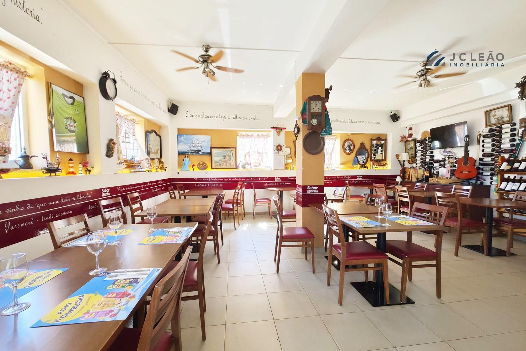 Restaurante em pleno funcionamento para trespasse no coração de Mindelo