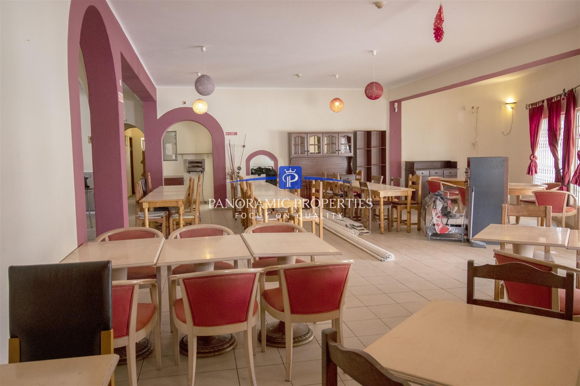 Restaurante situado numa zona turística da Praia do Carvoeiro