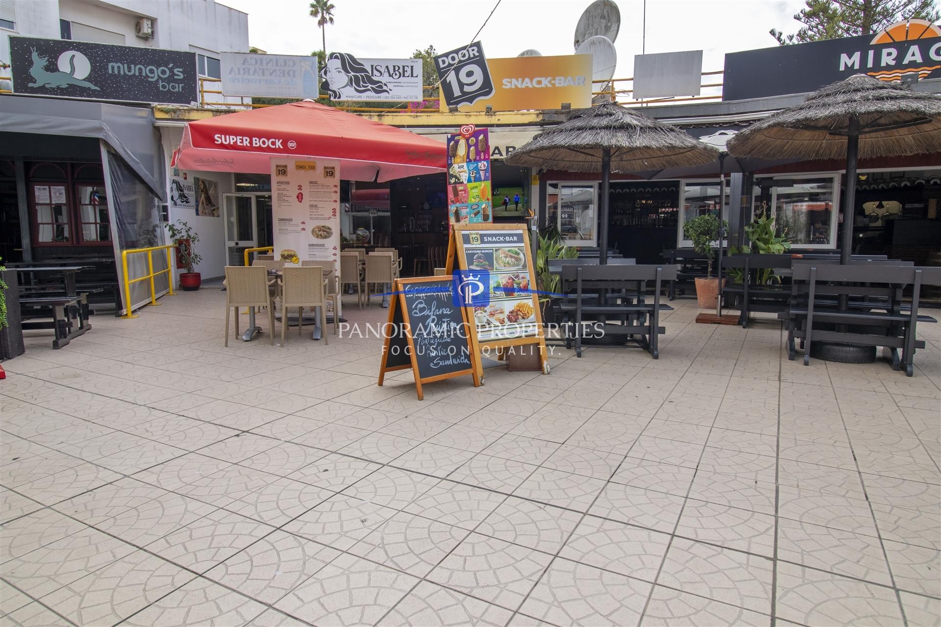 Negócio de renome e sucesso para venda em excelente localização no centro de Carvoeiro