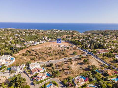 Fantástico lote de terreno com vista mar, idealmente situado junto à prestigiada  Presa da Moura