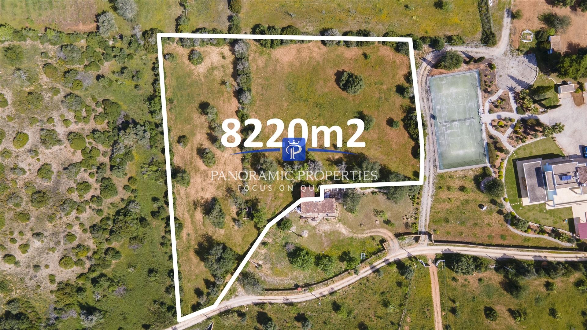 EXCLUSIVO! Amplo terreno com mais de 8000 m2 perto da Escola Internacional  Britânica