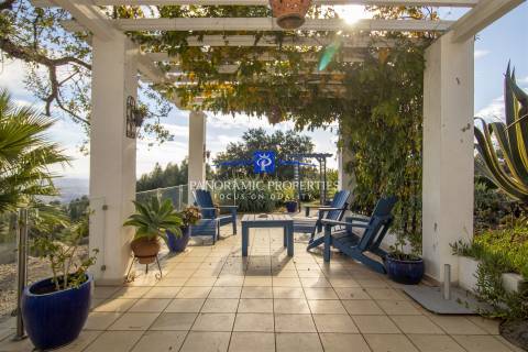 EXCLUSIVO! Magnífica moradia rural em Monchique, com vistas panorâmicas para a costa