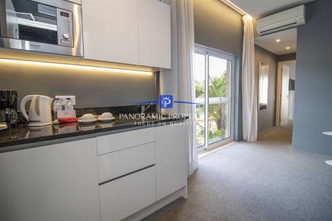 Elegante apartamento estúdio, está localizado no prestigiado resort Pestana,