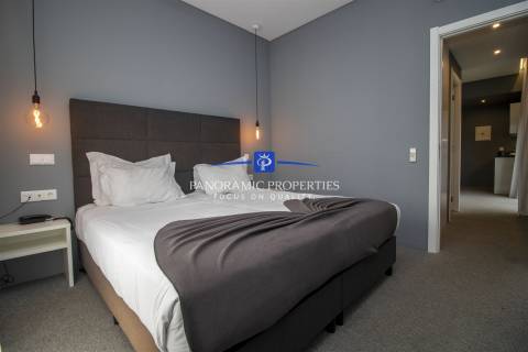 Elegante apartamento estúdio, está localizado no prestigiado resort Pestana,