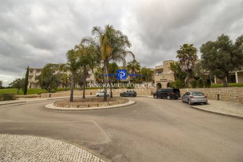 Elegante apartamento estúdio, está localizado no prestigiado resort Pestana,