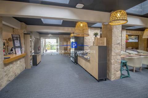 Elegante apartamento estúdio, está localizado no prestigiado resort Pestana,