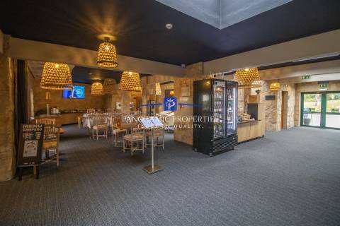 Elegante apartamento estúdio, está localizado no prestigiado resort Pestana,
