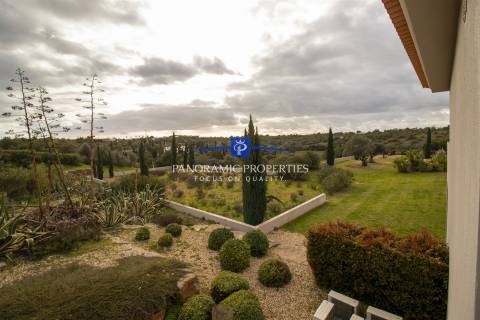 Elegante apartamento estúdio, está localizado no prestigiado resort Pestana,