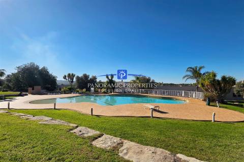 Elegante apartamento estúdio, está localizado no prestigiado resort Pestana,