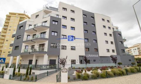Apartamento com dois quartos a  5 minutos a pé da praia de Armação de Pêra