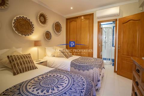 Luminoso e moderno apartamento de 2 quartos com vista para o mar perto de Carvoeiro