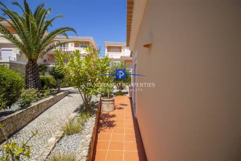 Luminoso e moderno apartamento de 2 quartos com vista para o mar perto de Carvoeiro