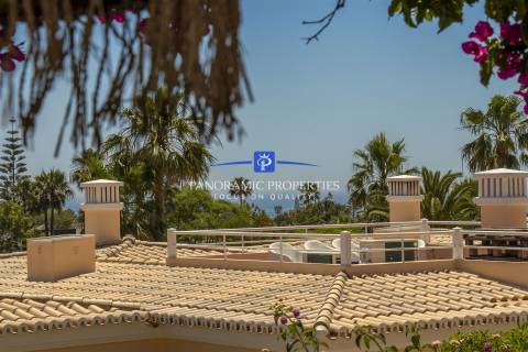 Luminoso e moderno apartamento de 2 quartos com vista para o mar perto de Carvoeiro