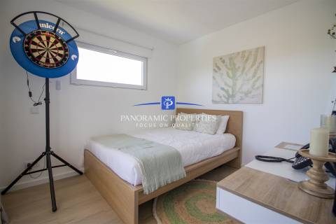 Moradia moderna de 3 quartos com piscina privada