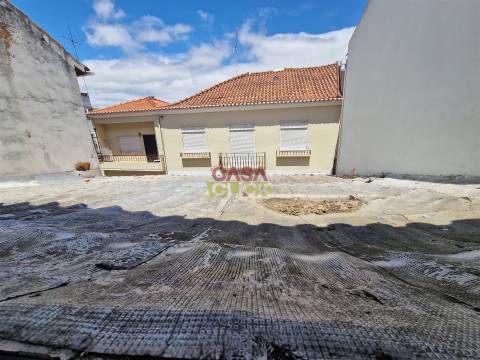 Prédio T2 Venda em Torres Novas (Santa Maria, Salvador e Santiago),Torres Novas