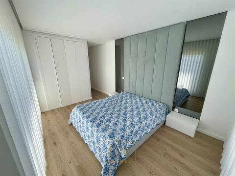 Apartamento T3 último piso com terraço, situado em Montgeron na Póvoa de Varzim