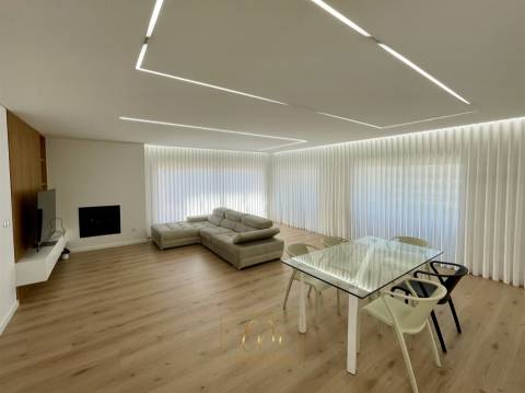 Apartamento T3 último piso com terraço, situado em Montgeron na Póvoa de Varzim