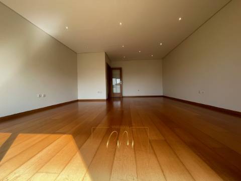 Apartamento T2 com garagem