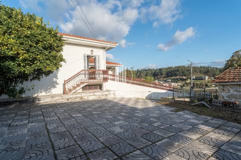Moradia T4 Venda em Moreira de Cónegos,Guimarães