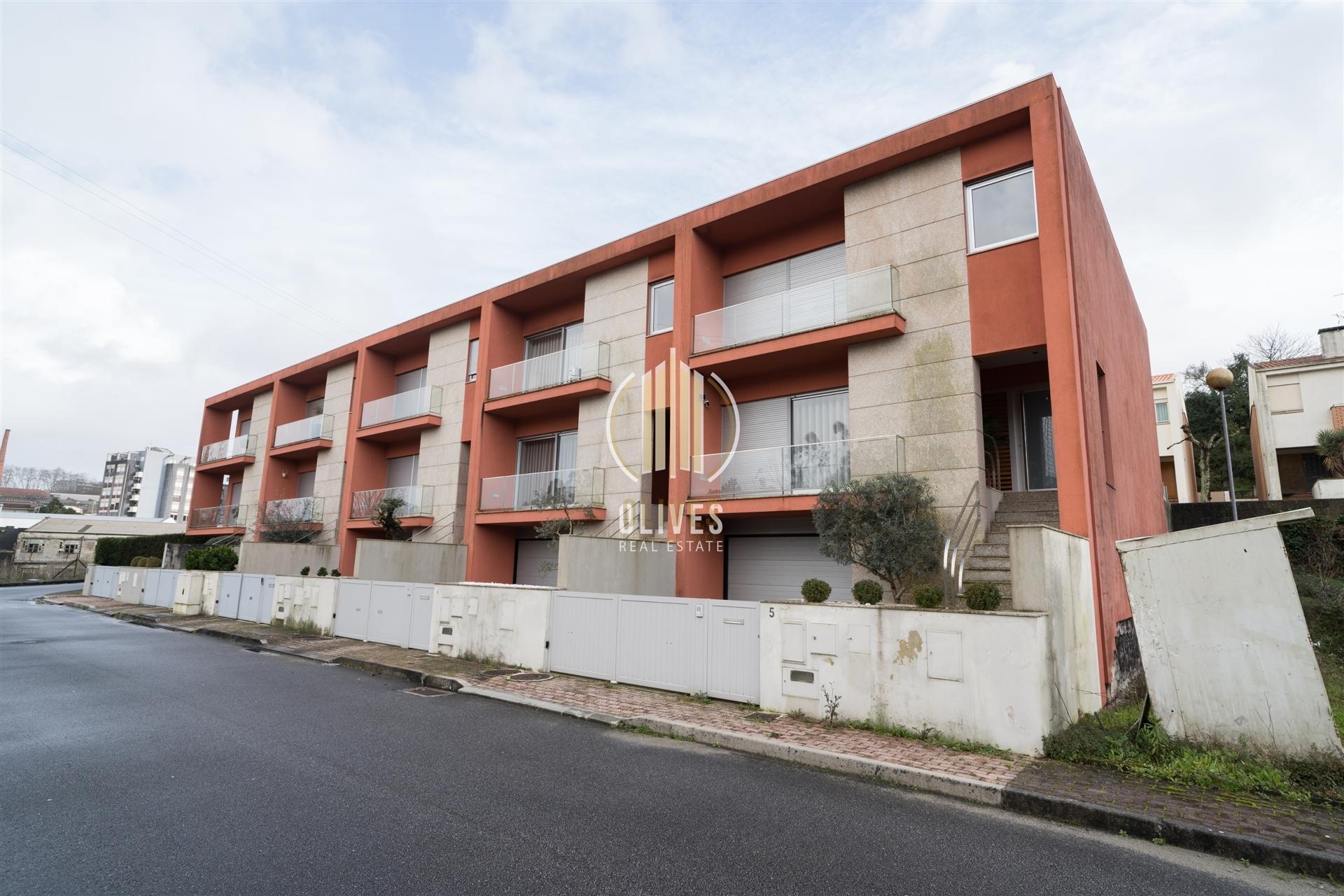 Moradia em Banda T3 Venda em Oliveira (São Mateus),Vila Nova de Famalicão