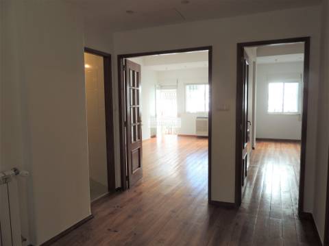 Apartamento T2 mobilado para arrendar em Lisboa Marquês de Pombal