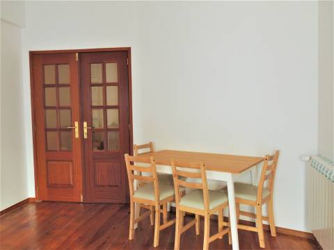 Apartamento T2 mobilado para arrendar em Lisboa Marquês de Pombal