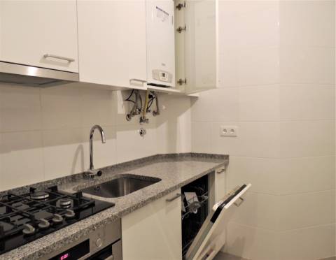 Apartamento T2 mobilado para arrendar em Lisboa Marquês de Pombal