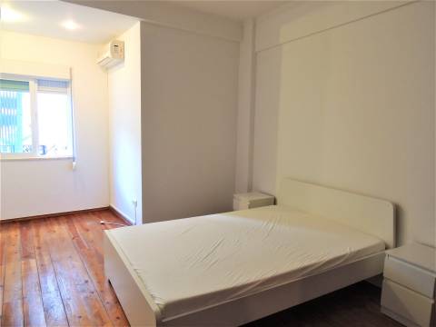 Apartamento T2 mobilado para arrendar em Lisboa Marquês de Pombal