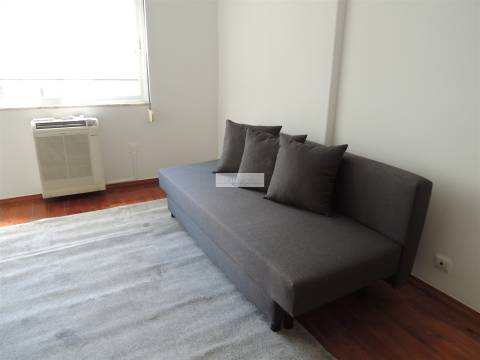 Apartamento T2 mobilado para arrendar em Lisboa Marquês de Pombal
